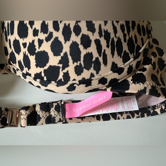 Like New- Women’s Victoria’s Secret Push Up Swimsuit
Size 32B top 
Small Bottom - Picture 3 of 5